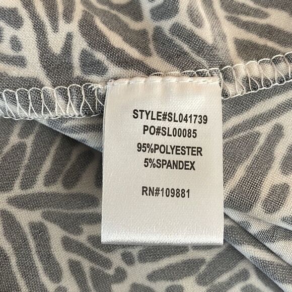 2 Piece black and white leaf design sleeveless top and pants, XL - Picture 7 of 8